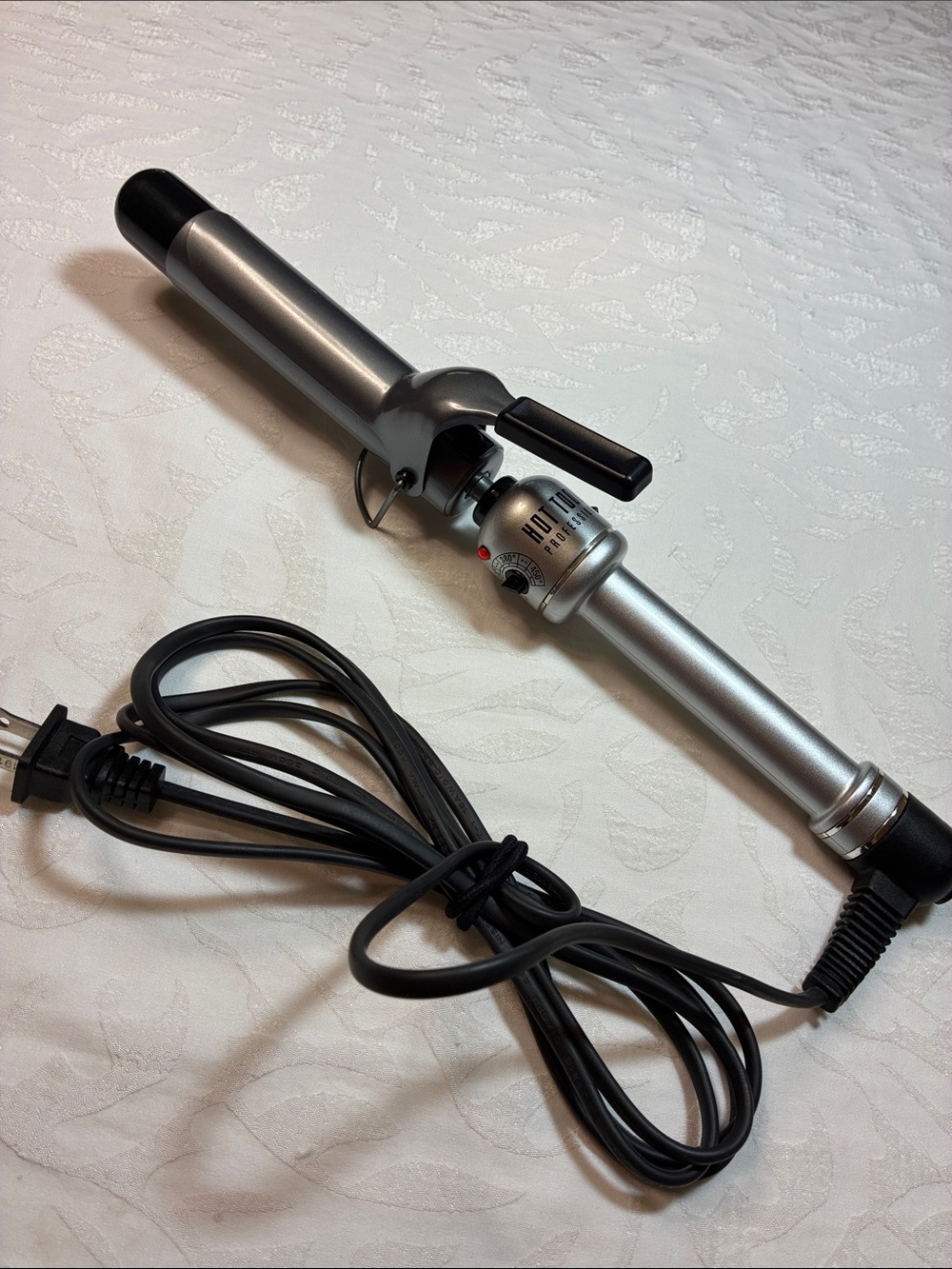 Hot Tools 1.5in Diamond Platinum Curling Iron with Clamp